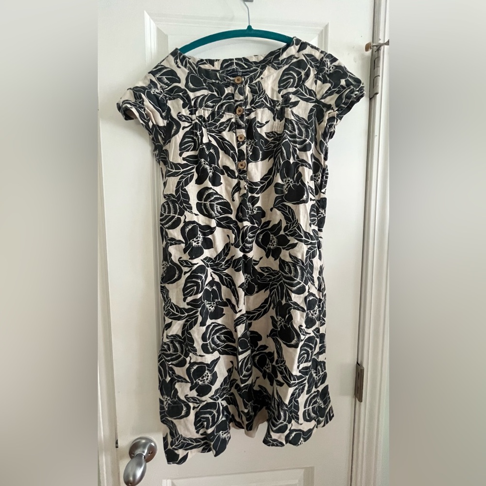 Linen Gap midi dress with hidden pockets. In great shape!